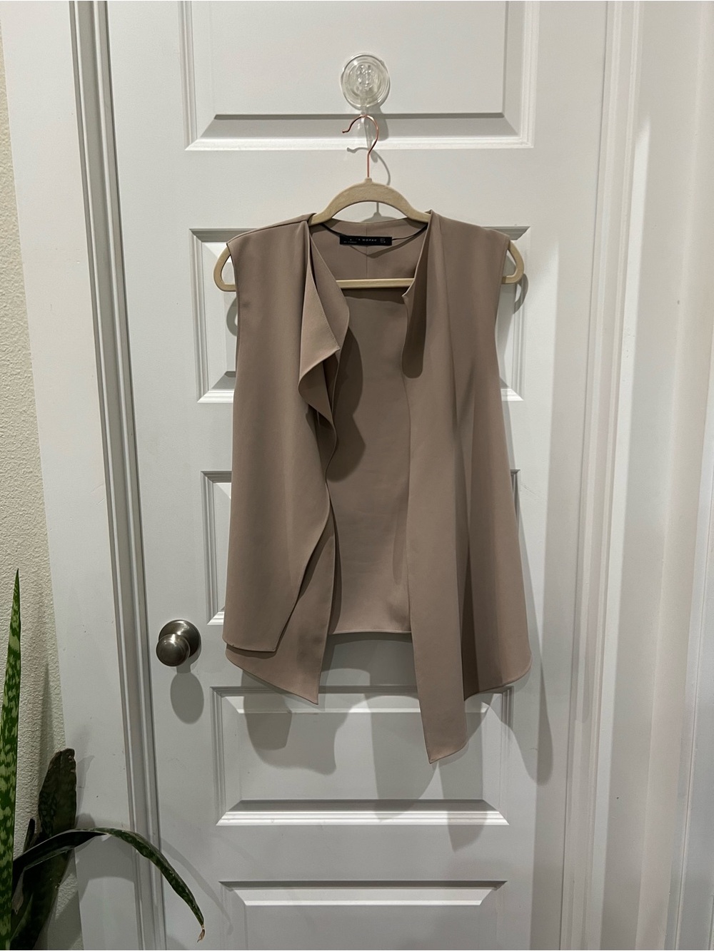 Zara Woman Open-Front Sleeveless Vest in Light Taupe